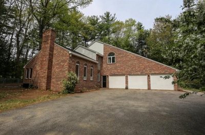 16 x 10 Garage in Bedford, New Hampshire