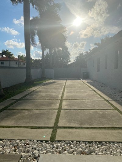 62 x 17 Driveway in Miami, Florida near [object Object]