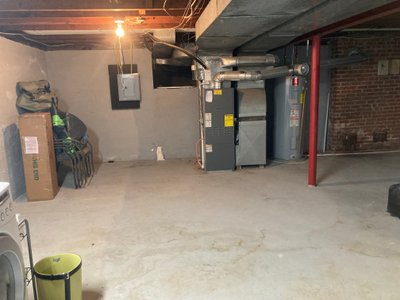 Small 10×15 Basement in West Hartford, Connecticut