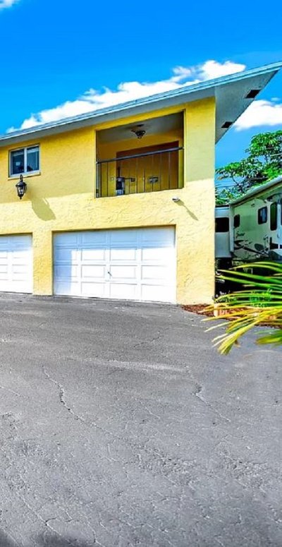 Medium 10×25 Garage in West Palm Beach, Florida