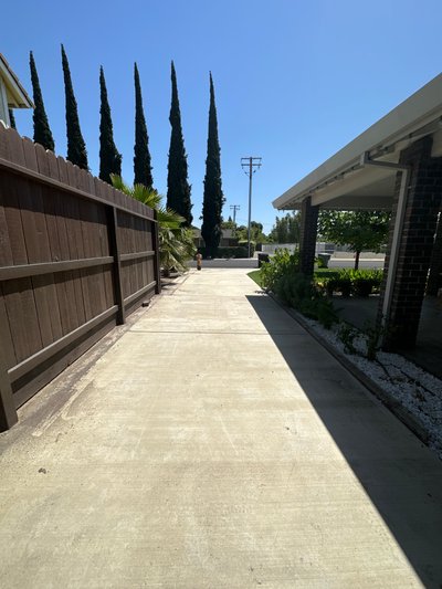 Small 5×40 Driveway in Modesto, California