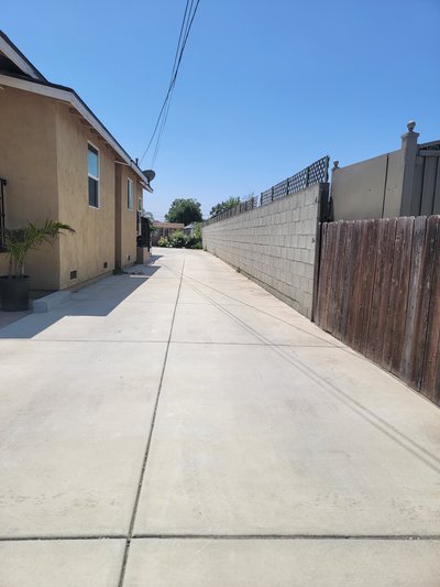20 x 12 Driveway in Compton, California near [object Object]