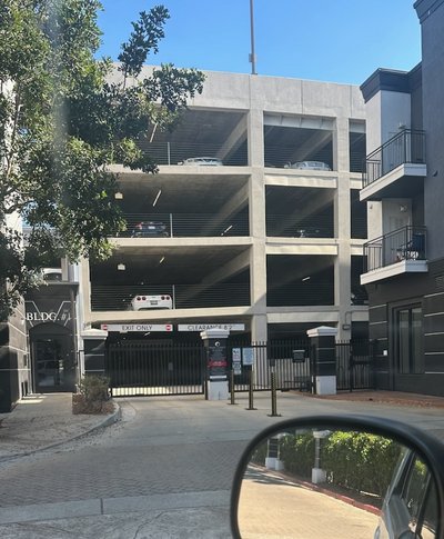 20 x 10 Parking Garage in North hollywood, California