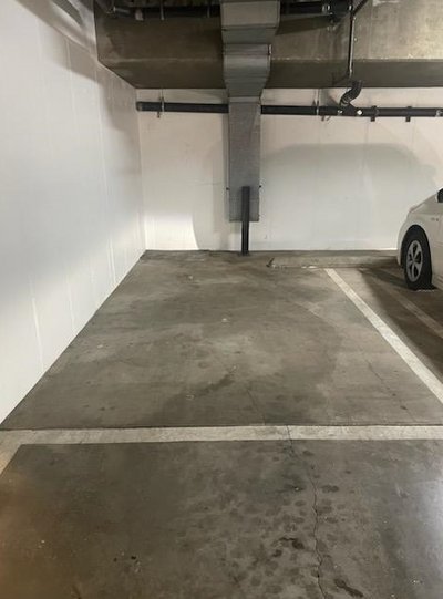 20 x 10 Parking Garage in Los Angeles, California near 13011 Nectar Ln, Van Nuys, CA 91401-6170, United States