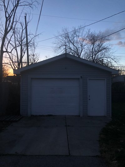 20 x 10 Parking Garage in Taylor, Michigan near [object Object]