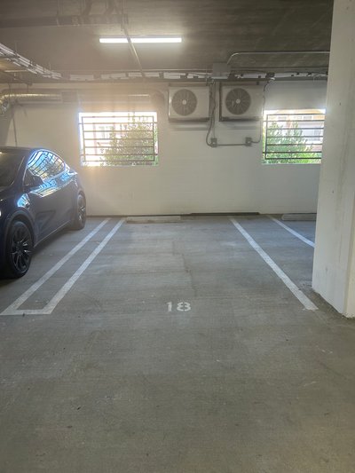 7 x 18 Parking Garage in Los Angeles, California near [object Object]