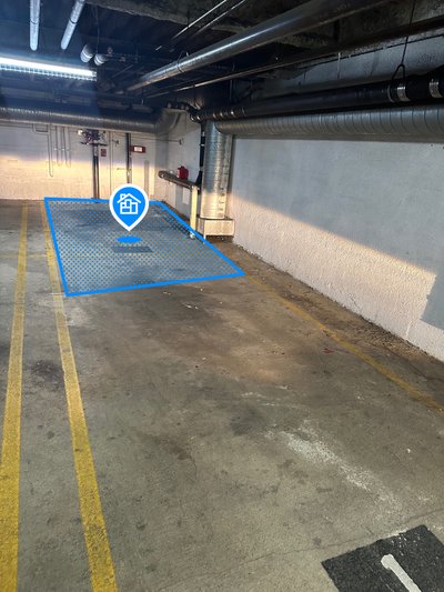 13 x 23 Parking Garage in Los Angeles, California near [object Object]
