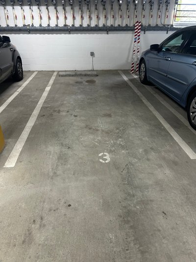 7 x 18 Parking Garage in Los Angeles, California near [object Object]