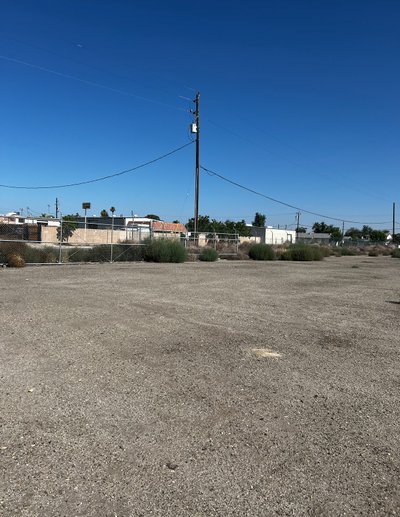 100 x 10 Parking Lot in Bakersfield, California near [object Object]