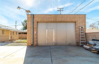10 x 10 Warehouse in Lancaster, California near [object Object]