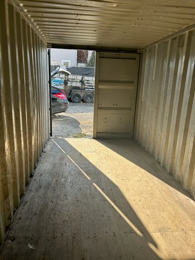 20 x 8 Shipping Container in Philadelphia, Pennsylvania