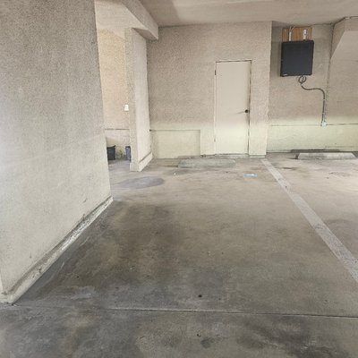 20 x 10 Parking Garage in Glendale, California near [object Object]