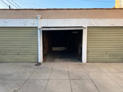 19 x 9 Self Storage Unit in Los Angeles, California near [object Object]