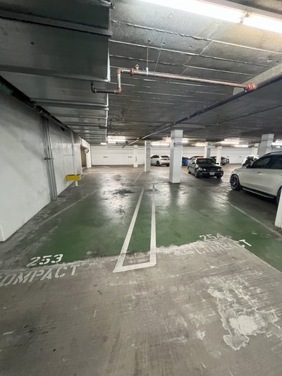 19 x 10 Parking Garage in Los Angeles, California